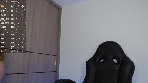 Snapshot of emma_aaa chatting on 01/06/25, 08:57 Rocio online show from 01/06/25, 08:57