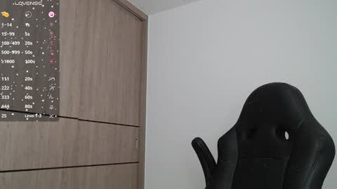 Snapshot of emma_aaa chatting on 01/06/25, 03:51 Rocio online show from 01/06/25, 03:51