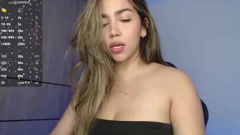 Snapshot of emma_aaa chatting on 01/25/25, 05:29 Rocio online show from 01/25/25, 05:29