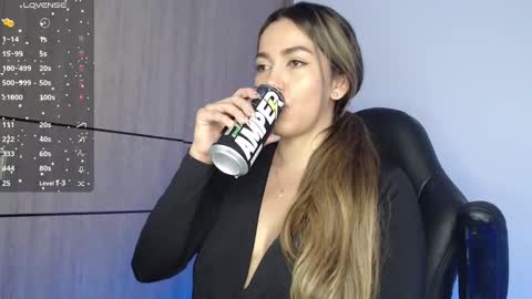 Snapshot of emma_aaa chatting on 02/15/25, 08:22 Rocio online show from 02/15/25, 08:22