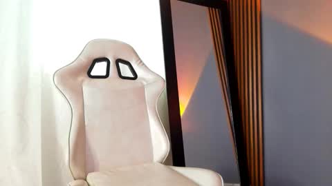 Snapshot of emma_and_aysha chatting on 11/23/25, 01:27 emma_and_aysha online show from 11/23/25, 01:27