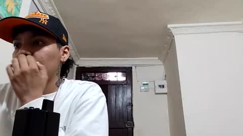 emma_and_thom online show from 02/16/26, 09:44