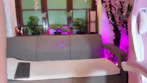 emma_ayala online show from 11/14/25, 07:34