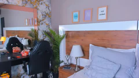 Snapshot of emma_bakker_ chatting on 03/25/26, 07:25 Emma online show from 03/25/26, 07:25