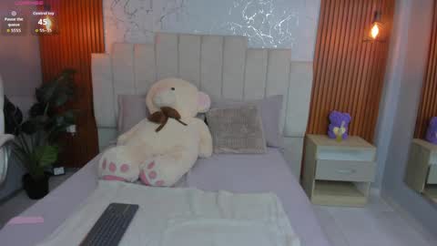 Snapshot of emma_bakker_ chatting on 04/02/26, 06:44 Emma online show from 04/02/26, 06:44