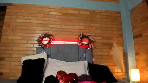 Snapshot of emma_belley chatting on 06/22/26, 07:22 Hey Im EmmaHelp me reach 100 likes online show from 06/22/26, 07:22