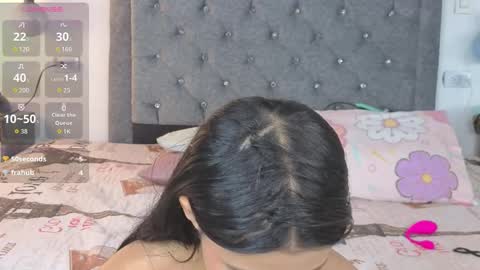 Snapshot of emma_blake__ chatting on 10/28/25, 02:31 Emma online show from 10/28/25, 02:31