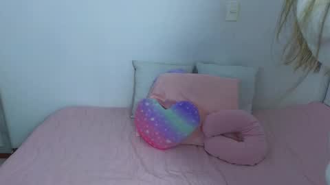 Snapshot of emma_blue_ chatting on 01/23/25, 12:25 Emma Blue modelo independiente online show from 01/23/25, 12:25