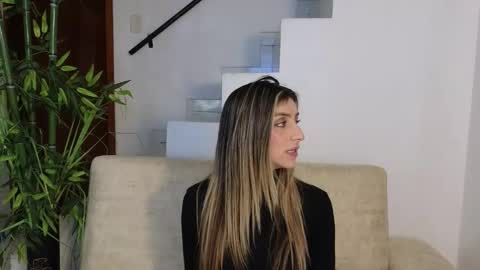 Snapshot of emma_blue_ chatting on 09/13/25, 04:01 Emma Blue modelo independiente online show from 09/13/25, 04:01