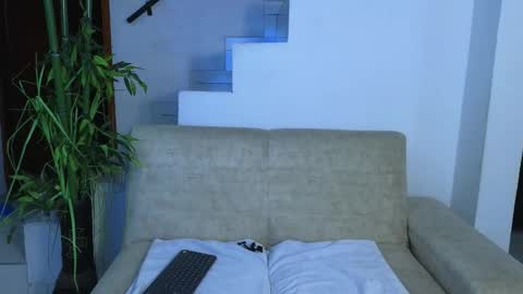 Snapshot of emma_blue_ chatting on 03/03/26, 04:07 Emma Blue modelo independiente online show from 03/03/26, 04:07