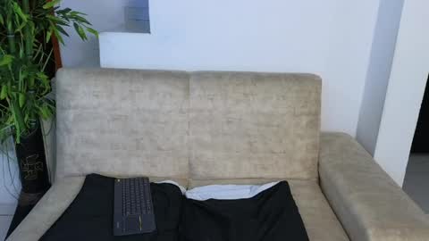 Snapshot of emma_blue_ chatting on 04/15/26, 04:52 Emma Blue modelo independiente online show from 04/15/26, 04:52