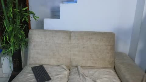 Snapshot of emma_blue_ chatting on 04/30/26, 03:02 Emma Blue modelo independiente online show from 04/30/26, 03:02