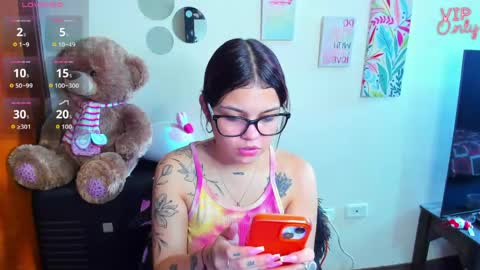 Snapshot of emma_boo_ chatting on 05/20/26, 03:07 emma_boo_ online show from 05/20/26, 03:07
