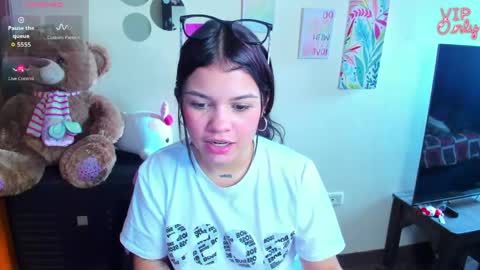 Snapshot of emma_boo_ chatting on 05/25/26, 05:19 emma_boo_ online show from 05/25/26, 05:19