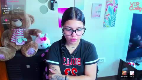 Snapshot of emma_boo_ chatting on 05/29/26, 04:16 emma_boo_ online show from 05/29/26, 04:16