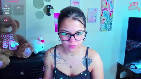 Snapshot of emma_boo_ chatting on 06/15/26, 02:52 emma_boo_ online show from 06/15/26, 02:52