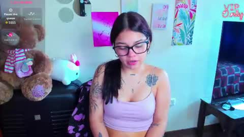 Snapshot of emma_boo_ chatting on 06/16/26, 05:26 emma_boo_ online show from 06/16/26, 05:26