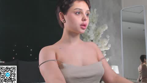 Snapshot of emma_bro0kss chatting on 05/22/26, 10:10 Emma online show from 05/22/26, 10:10