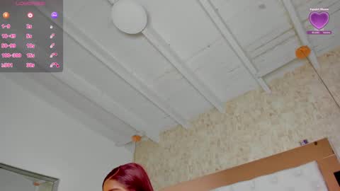 Snapshot of emma_brownn07 chatting on 09/17/25, 08:05 Emma online show from 09/17/25, 08:05