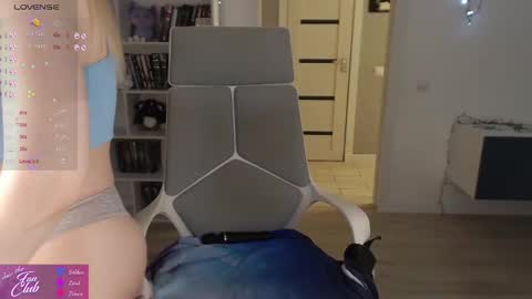 Snapshot of emma_bryan chatting on 02/20/25, 01:08 Emma online show from 02/20/25, 01:08