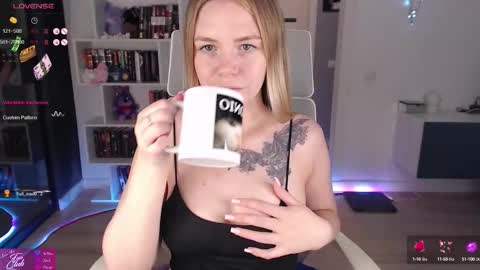 Snapshot of emma_bryan chatting on 09/18/25, 08:55 Emma online show from 09/18/25, 08:55