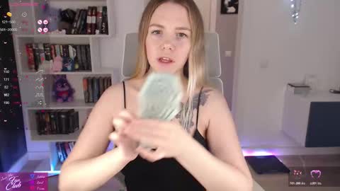 Snapshot of emma_bryan chatting on 11/12/25, 03:23 Emma online show from 11/12/25, 03:23