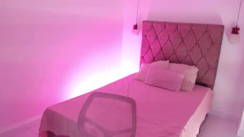 Snapshot of emma_carter2 chatting on 02/14/26, 06:37 E M M A online show from 02/14/26, 06:37