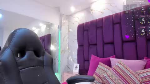 pau online show from 09/28/25, 02:44