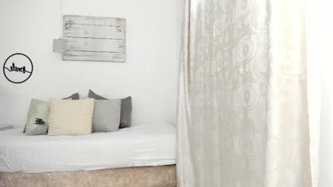 Emma Castillo online show from 03/05/25, 12:33