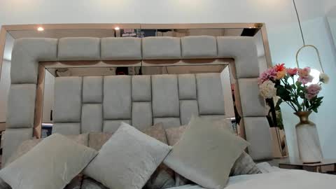 Emma Castillo online show from 10/13/25, 09:37