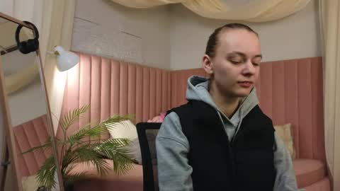 Snapshot of emma_chaser chatting on 04/21/26, 01:29 emma_chaser online show from 04/21/26, 01:29