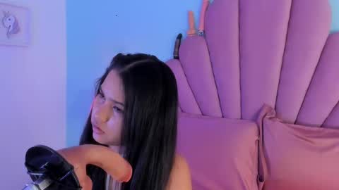 Snapshot of emma_clarke_ chatting on 10/13/25, 03:39 emma online show from 10/13/25, 03:39