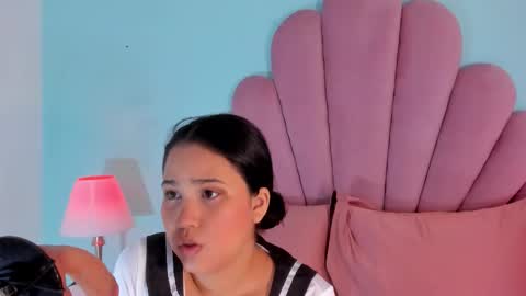 Snapshot of emma_clarke_ chatting on 10/30/25, 04:03 emma online show from 10/30/25, 04:03