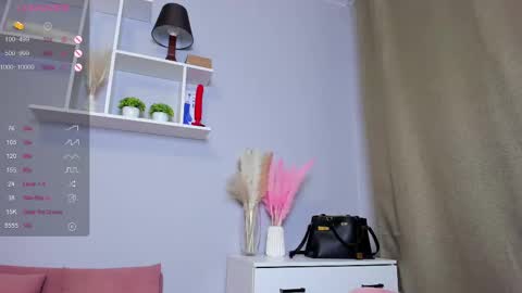 Snapshot of emma_clon chatting on 02/23/25, 01:57 Emma online show from 02/23/25, 01:57