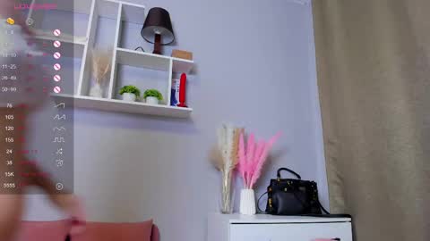 Snapshot of emma_clon chatting on 03/02/25, 01:47 Emma online show from 03/02/25, 01:47