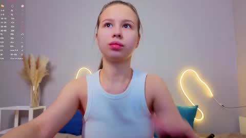 Snapshot of emma_clon chatting on 03/17/26, 01:54 Emma online show from 03/17/26, 01:54