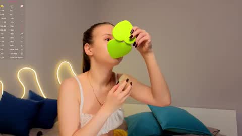 Snapshot of emma_clon chatting on 03/25/26, 02:17 Emma online show from 03/25/26, 02:17