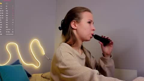 Snapshot of emma_clon chatting on 04/03/26, 04:10 Emma online show from 04/03/26, 04:10