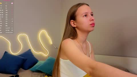 Snapshot of emma_clon chatting on 04/07/26, 02:01 Emma online show from 04/07/26, 02:01