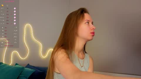 Snapshot of emma_clon chatting on 07/06/26, 03:58 Emma online show from 07/06/26, 03:58