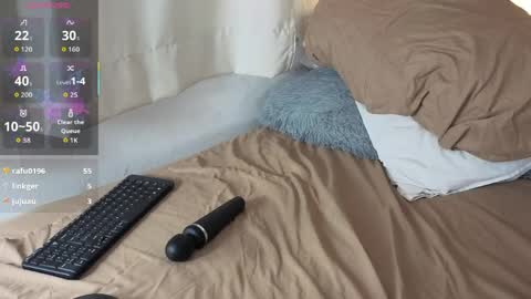 Snapshot of emma_couper03 chatting on 04/18/26, 03:43 Emma online show from 04/18/26, 03:43