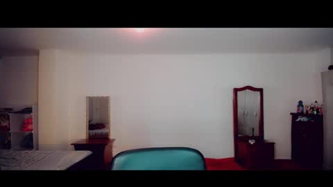 Snapshot of emma_diva chatting on 02/07/25, 05:10 emma online show from 02/07/25, 05:10