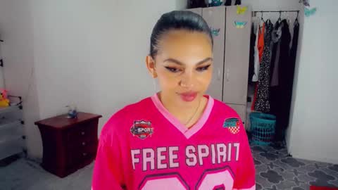 Snapshot of emma_diva chatting on 09/17/25, 10:11 emma online show from 09/17/25, 10:11