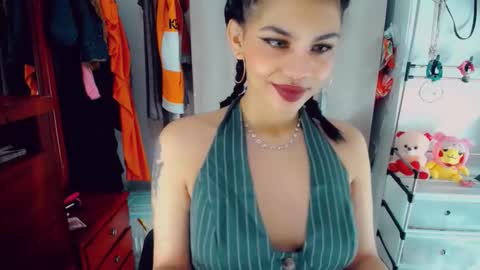 Snapshot of emma_diva chatting on 11/09/25, 04:05 emma online show from 11/09/25, 04:05