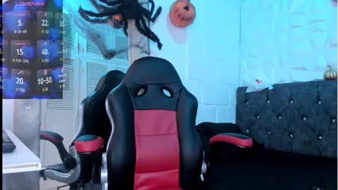 Snapshot of emma_dl2 chatting on 10/14/25, 05:03 emma_dl2 online show from 10/14/25, 05:03