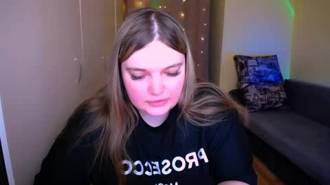 Snapshot of emma_dorn chatting on 06/07/26, 10:30 Eva online show from 06/07/26, 10:30