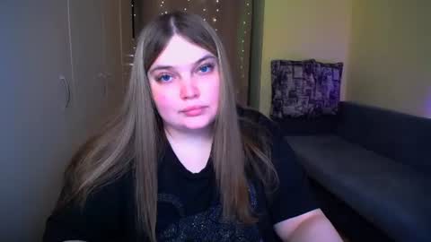 Snapshot of emma_dorn chatting on 06/12/26, 04:22 Eva online show from 06/12/26, 04:22