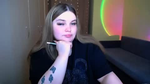 Snapshot of emma_dorn chatting on 06/21/26, 09:34 Eva online show from 06/21/26, 09:34