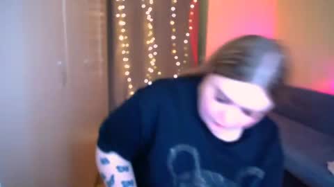 Snapshot of emma_dorn chatting on 06/30/26, 11:22 Eva online show from 06/30/26, 11:22