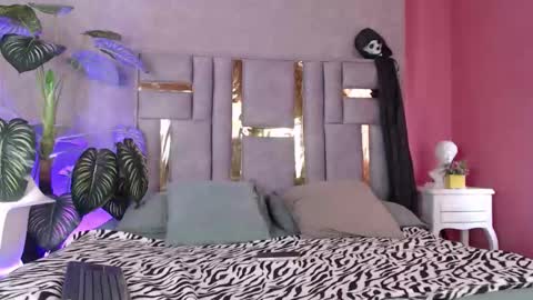Valeria  online show from 10/22/25, 12:27